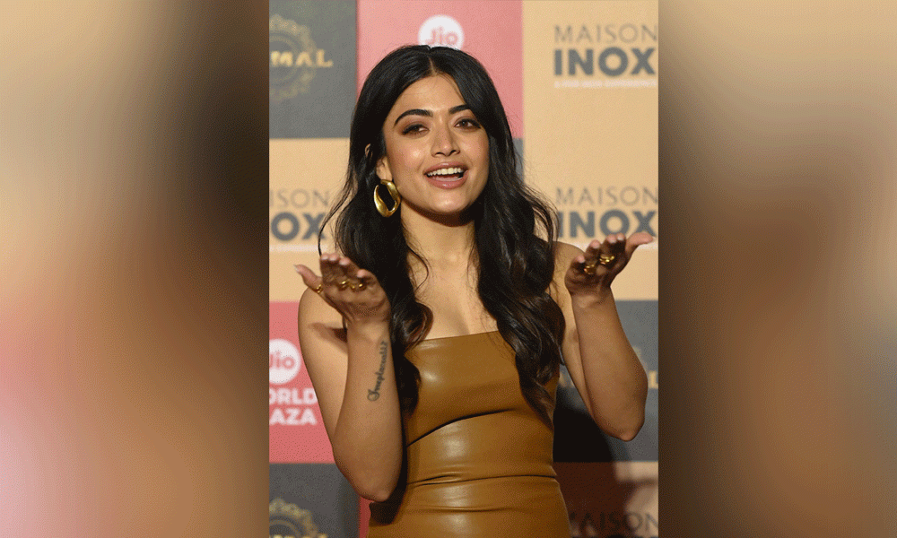 Bollywood actress Rashmika Mandanna poses for a photograph during the promotion of her upcoming film 'Animal' in Mumbai on November 30, 2023. Photo : AFP