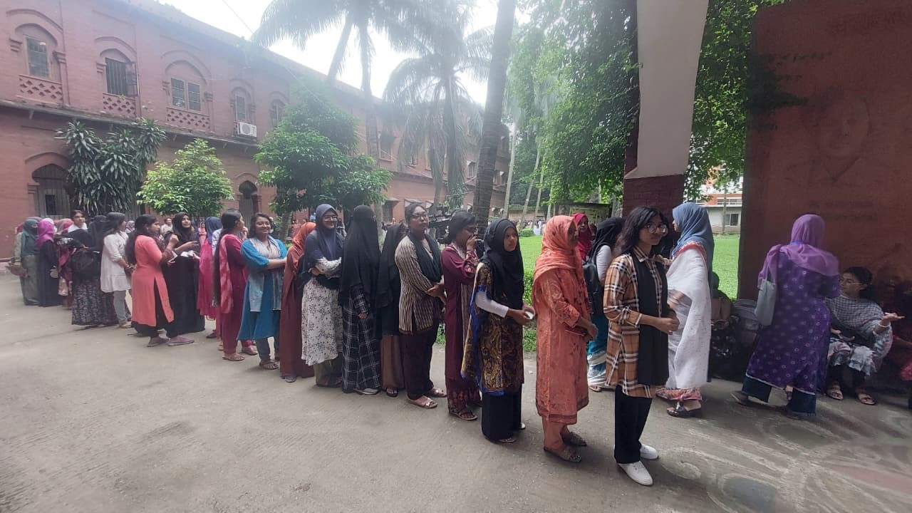 Students in queue for casting their vote in front of Curzon Hall. Photo: Kamrul Islam Ratan