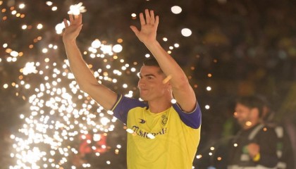 'Unique' Ronaldo gets rapturous welcome at new Saudi club