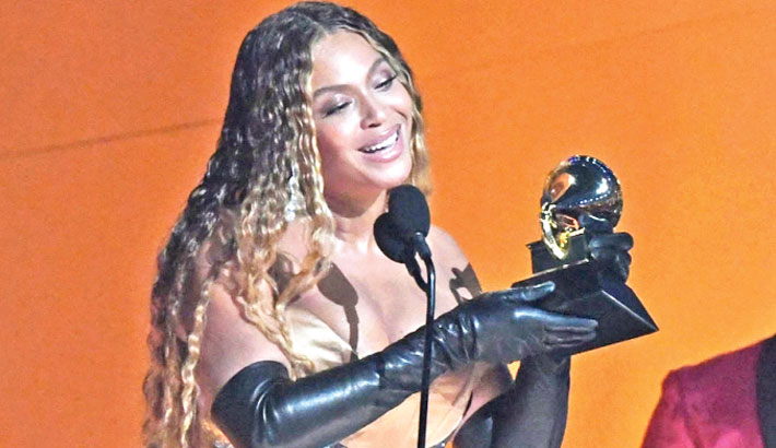Beyonce breaks all-time Grammy record, Styles wins for best album