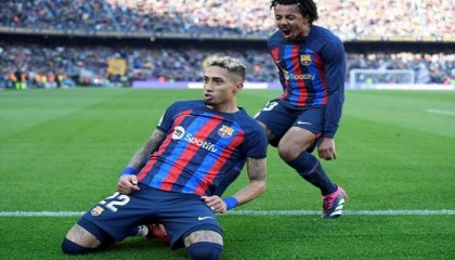 Barca beat Valencia, move nine points clear as Madrid stumble