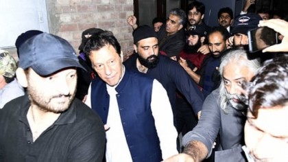 Pakistan ex-PM Imran Khan fears arrest as he heads to court