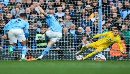 Haaland at the double as City heap pressure on Arsenal, Villa extend streak