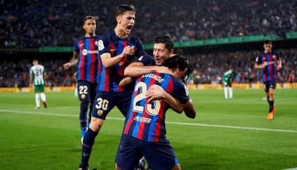 Barca thrash Betis to stay ahead of rampant Madrid