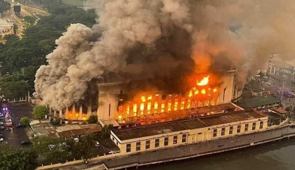 Fire destroys historic Philippine post office building