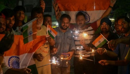 India celebrates World Cup 'booster shot' after Sri Lanka 'battered'