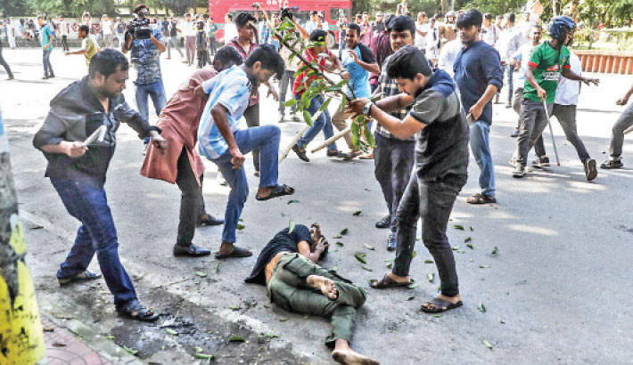 Students of different educational institutions continue to stage protests throughout the country, demanding that the government reform the quota system immediately. On Monday, vast numbers of students came under attack from Bangladesh Chhatra League (BCL) during the demonstrations in various places across the country. 1), 2) & 3) BCL carries out attacks on the students on the campus of Dhaka University, 4) Students and BCL engage in a fight in Sholoshahar, Chattogram, 5) Students block a road in the city’s Notun Bazar area and 6) People are forced to walk to their destinations due to a shortage of vehicles. ––– Reaz Ahmed Sumon/ Kamrul Islam Ratan/ Rabin Chowdhury