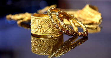 Gold price hits record high of Tk1.56 lakh per bhori