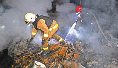 Ukrainian rescuers extinguish a fire at a house after a drone strike on Kharkiv early on Saturday, amid Russian invasion in Ukraine. Forty seven people were wounded and stressed as a result of seventeen Russian drones night attack to civilian infrastructure, residential buildings, houses and shops in Kharkiv.-AFP PHOTO