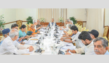 Chief Adviser Prof Muhammad Yunus chairs an emergency meeting of the advisory council at the State Guest House Jamuna on Saturday, amid an ongoing movement demanding a ban on the Awami League. -PID PHOTO