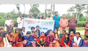 Schoolgirls, tea workers get sanitary napkins