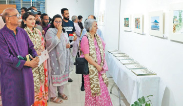 Visitors admire artworks at an exhibition tilted ‘Rong Rekha Borne Chhondey-Katbe Din Mongolaloke’ at Safiuddin Shilpalay in the capital’s Dhanmondi area. Begun on Friday, the show will continue till tomorrow.