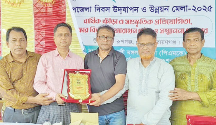 Palli Mongal Karmosuchi (PMK) celebrates Upazila Day and development fair near Golakandail Haat where former chairman Abdul Matin, Daily Sun Narayanganj Correspondent SM Shahadat, and Rupganj Upazila Youth Development Officer Rezaul Karim were present as the special guests. – Daily Sun Photo