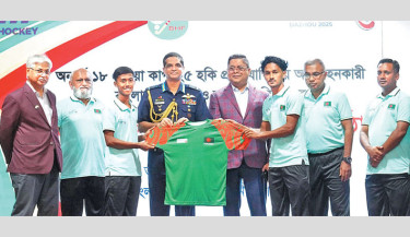 Chief of Air Staff Air Chief Marshal Hasan Mahmood Khan unveils the jersey for the National Youth Hockey League during a ceremony held at BAF Falcon Hall in Tejgaon, Dhaka, on Saturday, marking the occasion of the Men’s and Women’s U-18 Asia Cup 2025. -ISPR PHOTO