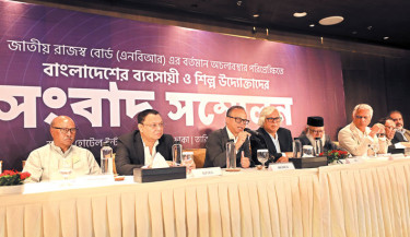 Mahmud Hasan Khan Babu, president of the Bangladesh Garment Manufacturers and Exporters Association (BGMEA), addresses a press conference at the InterContinental Dhaka on Saturday regarding the impact of the ongoing unrest at the National Board of Revenue on businesses. PHOTO: DAILY SUN