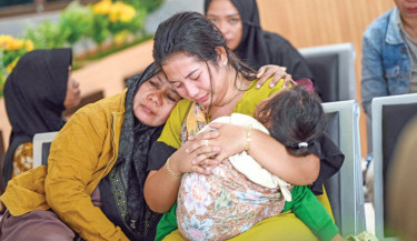 6 dead, dozens missing after ferry sinks off Bali