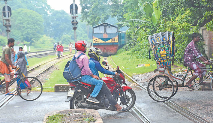 Public apathy, poor infrastructure make Ctg hotspot for rail accidents