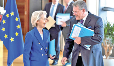 EU delaying retaliatory tariffs on US goods, in hopes of reaching deal by 1 Aug