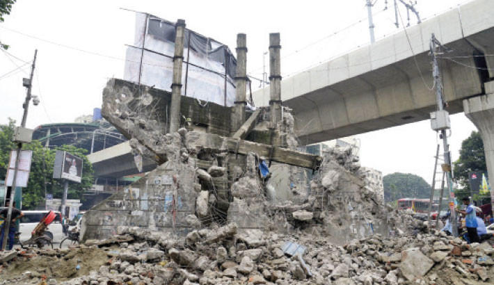Projonmo Chattar at Shahbagh intersection being demolished