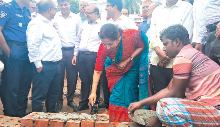 Thakurgaon Deputy Commissioner Ishrat Farzana lays the foundation stone for the construction of the july memorial pillar on the premises of the Dinajpur-Panchagarh Highway Bus Stand Roundabout in Thakurgaon on Monday. - Daily Sun Photo