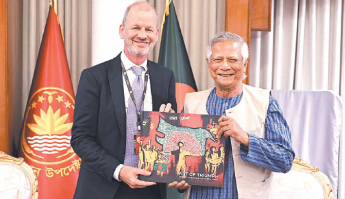 Chief Adviser Prof Muhammad Yunus presents the book ‘Art of Triumph’ to World Bank Vice President for South Asia Johannes Zutt at the State Guest House Jamuna on Tuesday. The book features murals by Bangladeshi students inspired by the July Uprising. PHOTO: PID