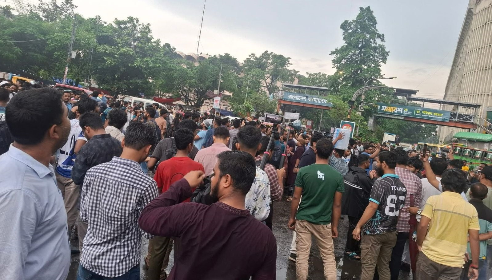NCP leaders, activists block Shahbagh over Gopalganj attacks