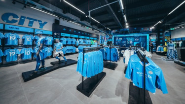 Man City sign kit deal worth reported £1 billion
