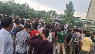 NCP leaders, activists block Shahbagh over Gopalganj attacks