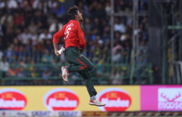 Bangladesh restrict Sri Lanka to 132/7