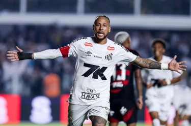 Neymar fires Santos to vital win