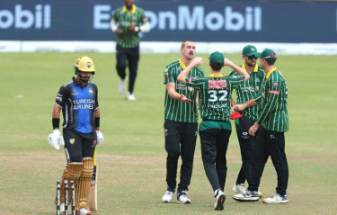 Rain-hit match sees Riders collapse for 79
