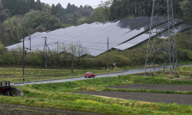 Japan sees bright future for ultra-thin, flexible solar panels