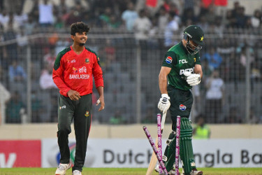 Hesson slams Mirpur pitch, Emon disagrees