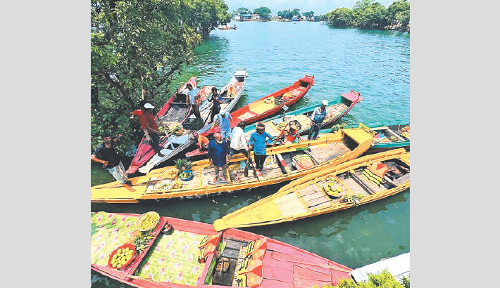Recently launched floating market in Tanguar Haor fails to attract locals