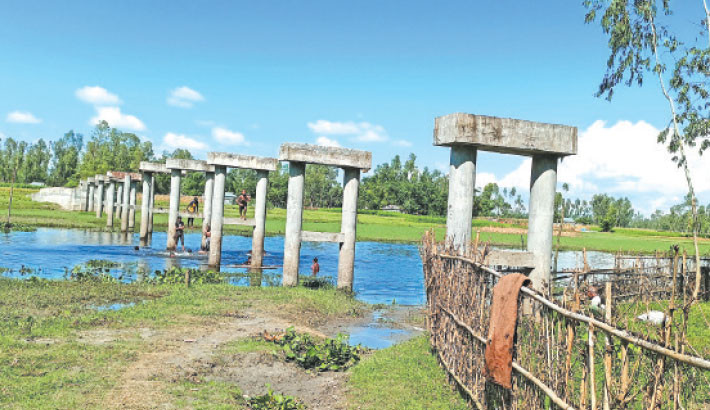 Unfinished bridge in Rangpur leaves Char villages stranded for years