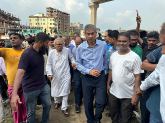 Rizvi visits jet crash site