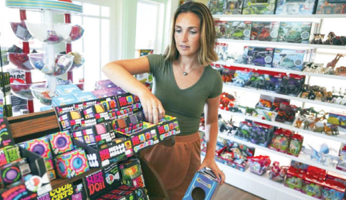 Less selection, higher prices: How tariffs are shaping the holiday shopping season