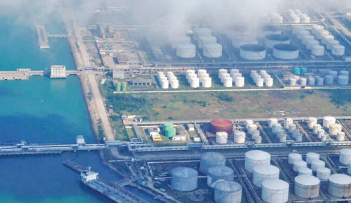 Oil prices little changed as
investors eye impact of new sanctions on Russia