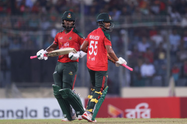 Jaker half-century takes Tigers to 133