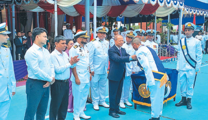 Mohammed Yousuf, Senior Secretary of the Ministry of Shipping, adorns a participant with a rank badge during the 27th batch passing-out parade at the National Maritime Institute in Chattogram on Tuesday.