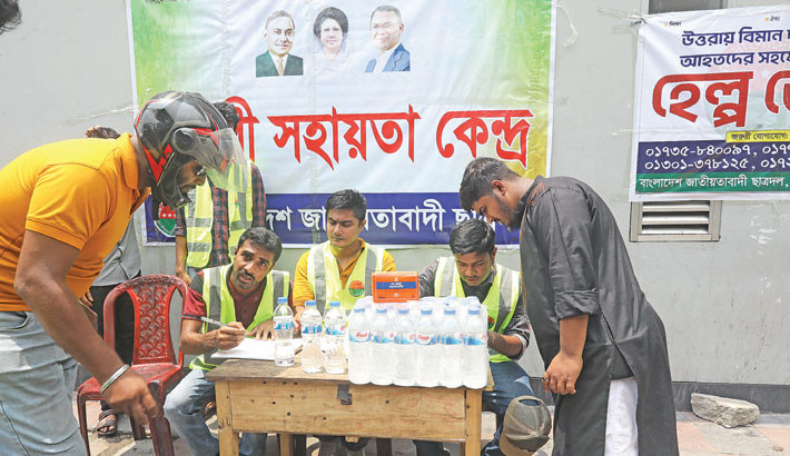 Jatiyatabadi Chhatra Dal, the student wing of BNP, opens a help desk outside the National Institute of Burn & Plastic Surgery to support the victims of Monday’s plane crash at Milestone School and College in Dhaka’s Uttara. -Daily sun Photo