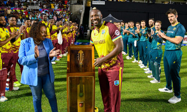 Ruthless Aussies spoil Russell’s farewell party