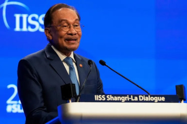 Malaysian govt announces cash handouts in bid to ease living costs