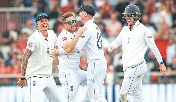 Dawson strikes as England fight back
