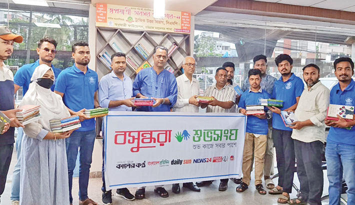 Books gifted to ‘Swapnajatri Abasar Patahgar’
