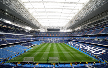 Atletico cash in on Real Madrid's Bernabeu concert woes