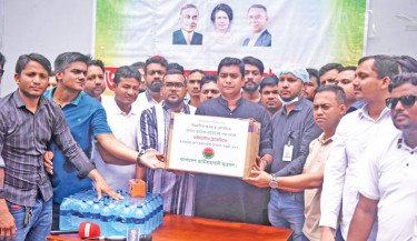 As directed by BNP’s acting chairman Tarique Rahman, Jatiyatabadi Chhatra Dal (JCD) leaders hand over treatment supplies to the National Institute of Burn and Plastic Surgery on Thursday for the jet crash victims. -Daily sun Photo
