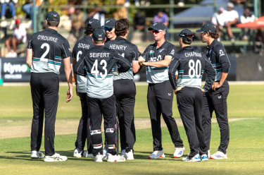 New Zealand thrash Zimbabwe to remain unbeaten in T20 tri-series