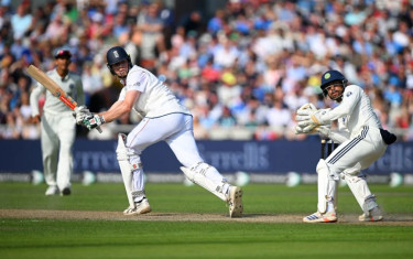 Crawley, Duckett run riot for England after dismissing India