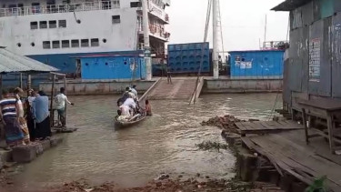 Passenger vessels suspended on 10 routes from Bhola amid rough weather